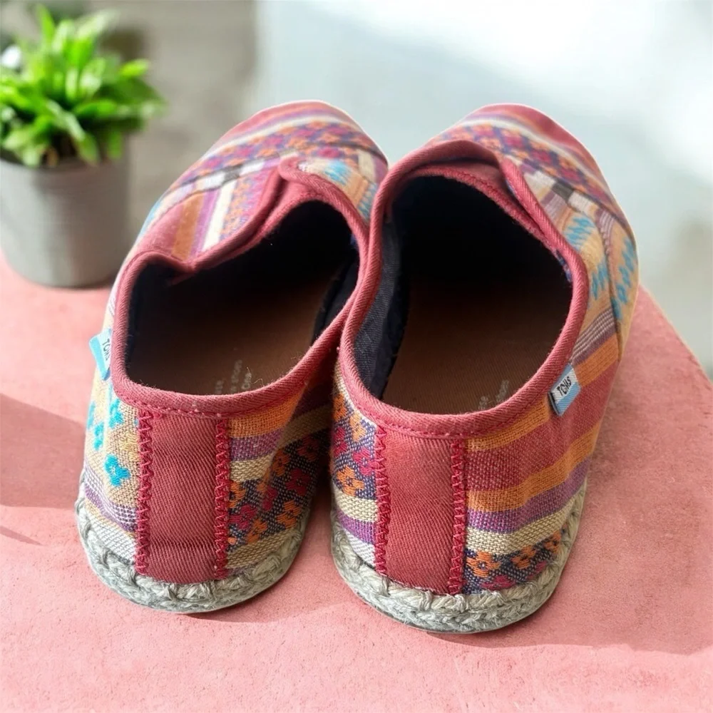 NWOT Tom’s Colorful Woven Patchwork Boho Slip-On Espadrilles Womens 5.5